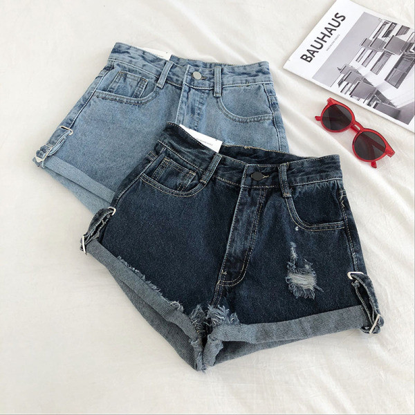 Įprasti džinsiniai šortai su plėšytais motyvais ir aukštu juosmeniu