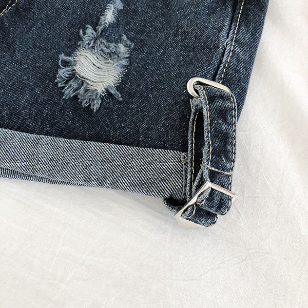 Įprasti džinsiniai šortai su plėšytais motyvais ir aukštu juosmeniu