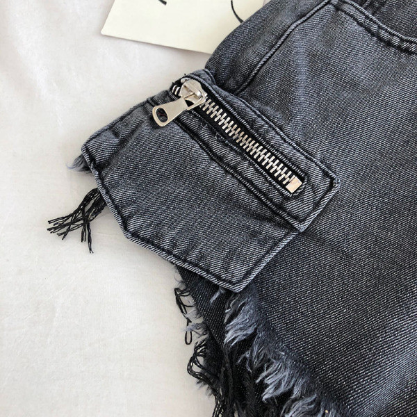 Model nou de pantaloni scurti de dama cu talie inalta, buzunare si motive rupte