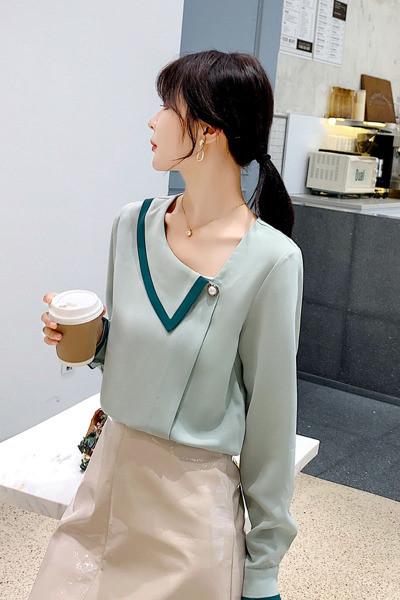 Cămașă elegantă de damă, cu mâneci lungi și decolteu pătrat