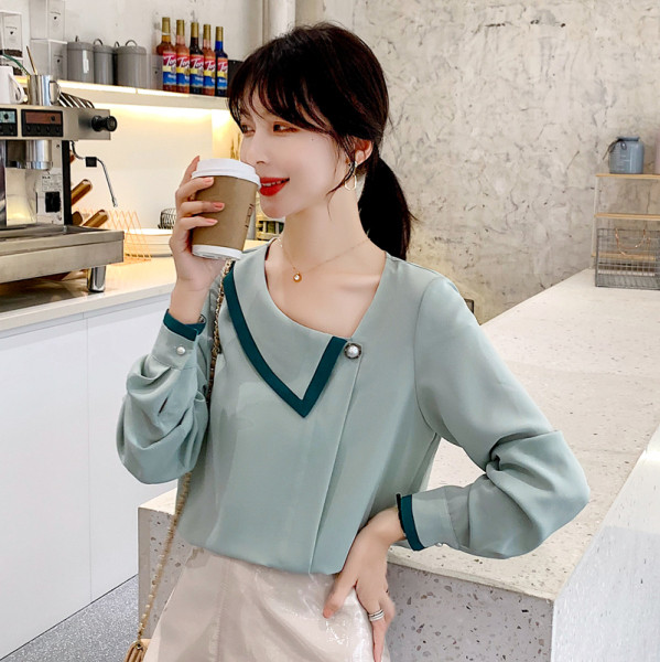 Cămașă elegantă de damă, cu mâneci lungi și decolteu pătrat