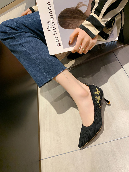 Vékony sarkú textilből készült tavaszi női cipő - hegyes modell