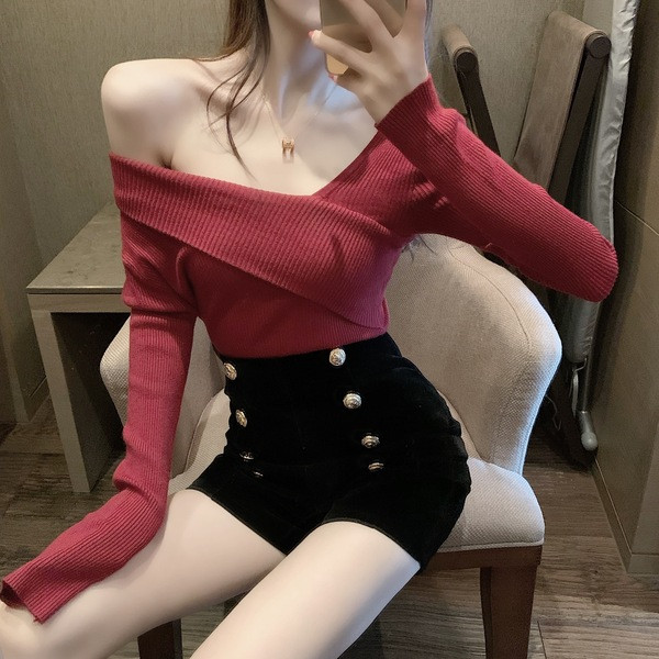 Pieguļoša sieviešu pavasara blūze no velveta džersija