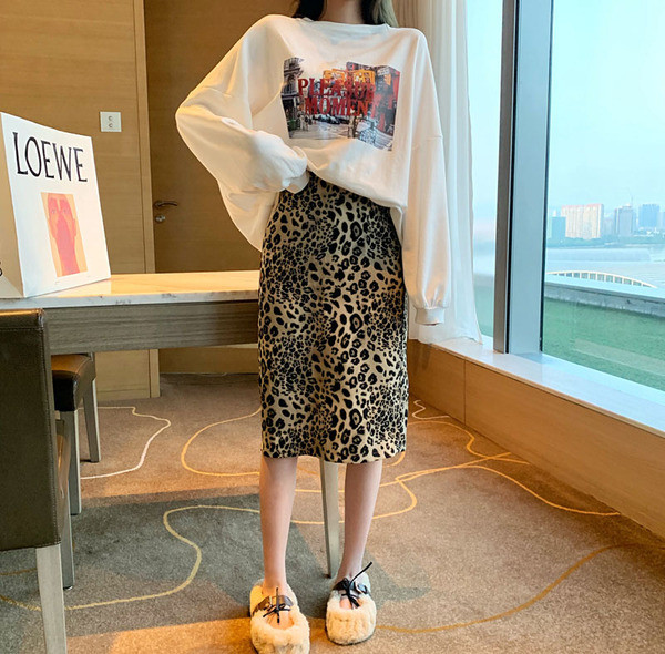 Moteriškas sijonas su leopardo raštu ir aukštu juosmeniu