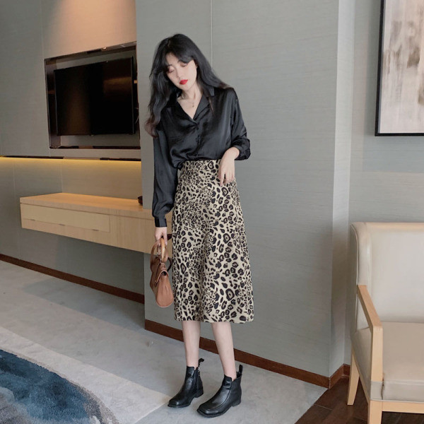 Moteriškas sijonas su leopardo raštu ir aukštu juosmeniu