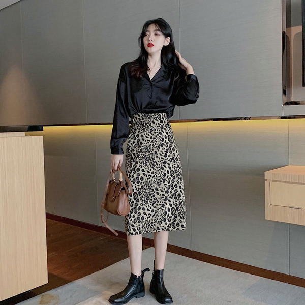 Moteriškas sijonas su leopardo raštu ir aukštu juosmeniu