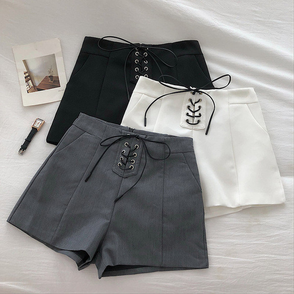 Modern női rövidnadrág magas derékkal és keresztkötéssel