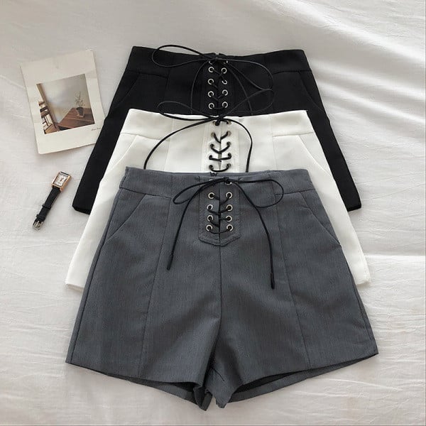 Modern női rövidnadrág magas derékkal és keresztkötéssel