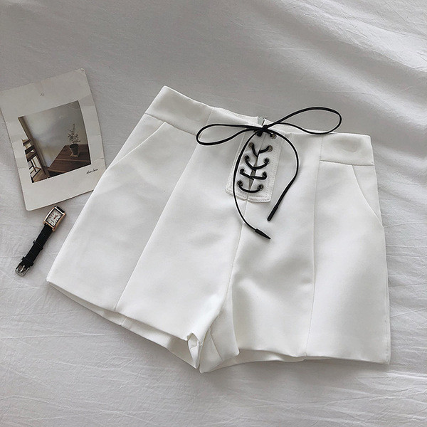 Modern női rövidnadrág magas derékkal és keresztkötéssel