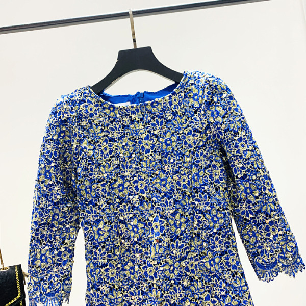 Rochie de dama moderna din dantela cu decolteu oval si maneci 3/4