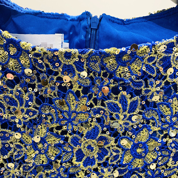 Rochie de dama moderna din dantela cu decolteu oval si maneci 3/4