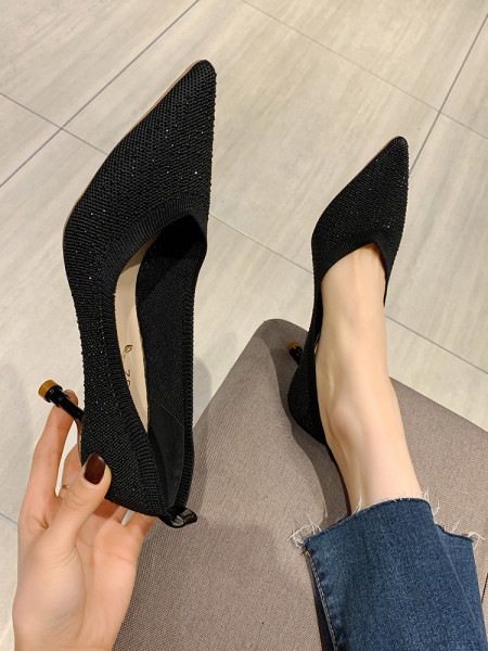 Pantofi de damă ascuțiți, cu toc subțire de 6 cm și particule strălucitoare