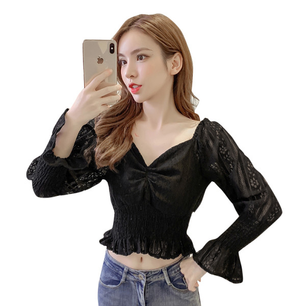 Sieviešu ikdienas īsa blūze ar špica kakla izgriezumu un garām piedurknēm