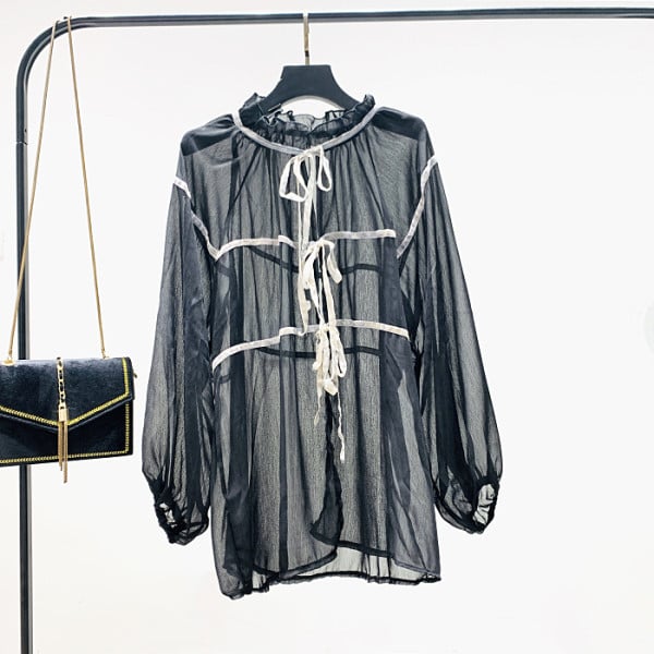 Naujo modelio moteriški tiulio marškiniai su ovalia iškirpte ir kaklaraiščiais