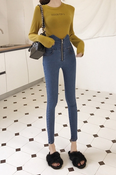 Pieguļoši sieviešu džinsi ar augstu vidukli un rāvējslēdzēju
