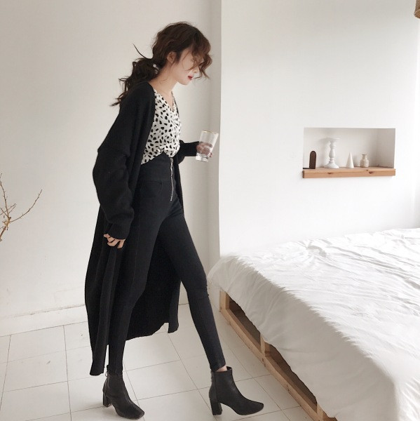 Pieguļoši sieviešu džinsi ar augstu vidukli un rāvējslēdzēju