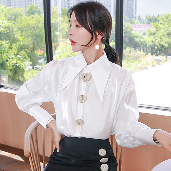 Női sifon ing gombokkal és hosszú ujjú