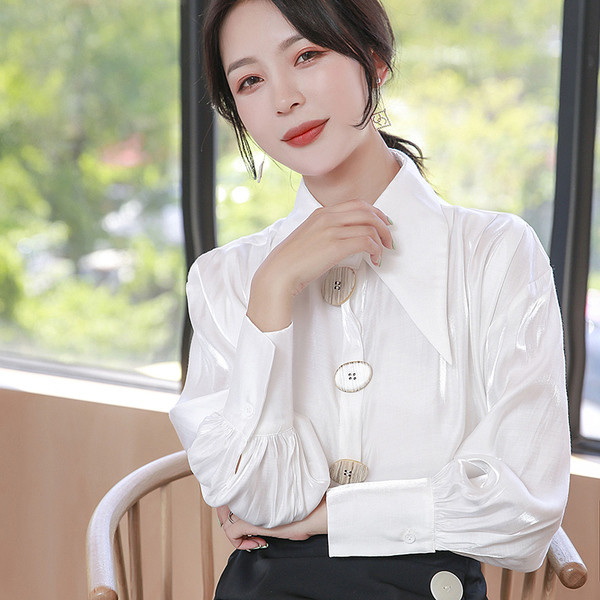 Női sifon ing gombokkal és hosszú ujjú