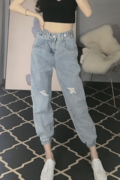 Elastsete ja rebenenud motiividega vabaaja naiste teksad