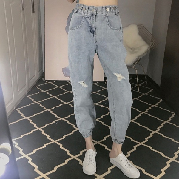 Elastsete ja rebenenud motiividega vabaaja naiste teksad