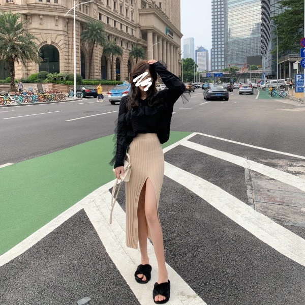 Pieguļoši sieviešu svārki ar šķēlumu un augstu vidukli