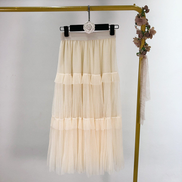 Jauns tilla svārku modelis ar lokām