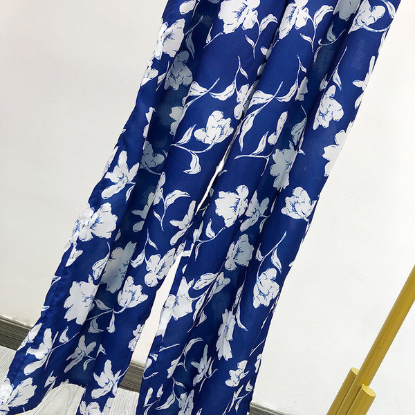 Novi model ljetnog kombinezona sa cvjetnim uzorkom