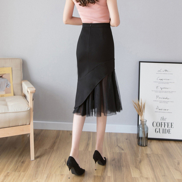 Stiilne kõrge vöökoha ja tülliga naiste seelik