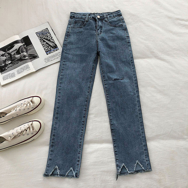 Kõrge vöökoha ja rebenenud motiividega vabaaja teksapükste sirge mudel