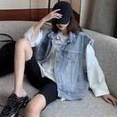 Pavasarinė moteriška džinsinė liemenė su sagomis