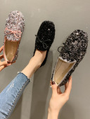 Šiuolaikiški moteriški batai lygiais padais ir blizgučiais