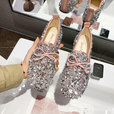 Šiuolaikiški moteriški batai lygiais padais ir blizgučiais