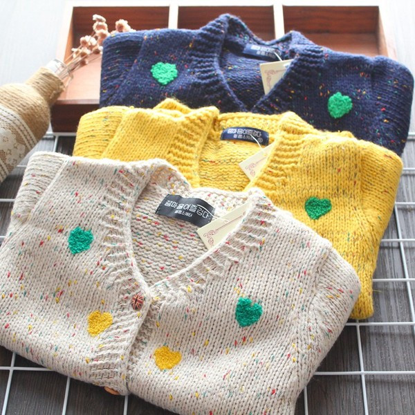 Modern szívecskés gyermekkardigán lányoknak