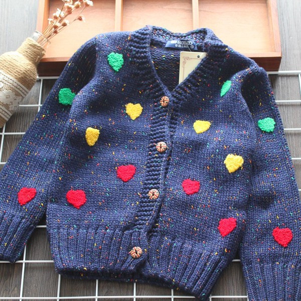 Modern szívecskés gyermekkardigán lányoknak