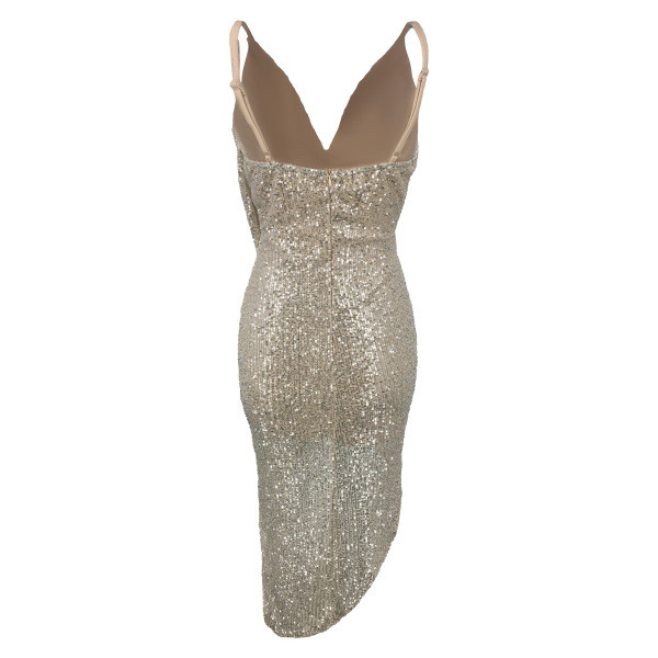 Elegáns női ruha, aszimmetrikus modell flitterekkel és mély nyakkivágással