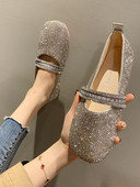 Laisvalaikio moteriški batai lygiais padais ir akmenukais