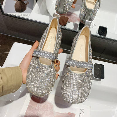 Laisvalaikio moteriški batai lygiais padais ir akmenukais