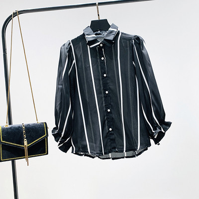 Naujo modelio dryžuoti moteriški marškiniai klasikine apykakle – juodos spalvos