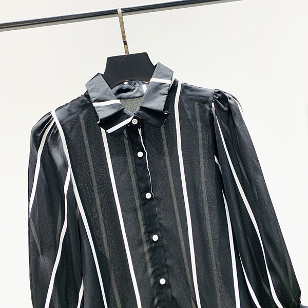 Naujo modelio dryžuoti moteriški marškiniai klasikine apykakle – juodos spalvos