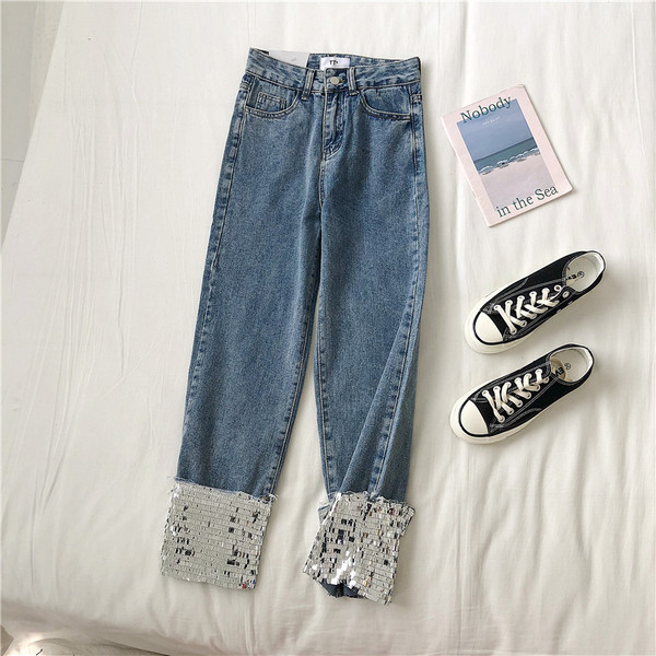 Moderan ženski ravni model traperica sa šljokicama