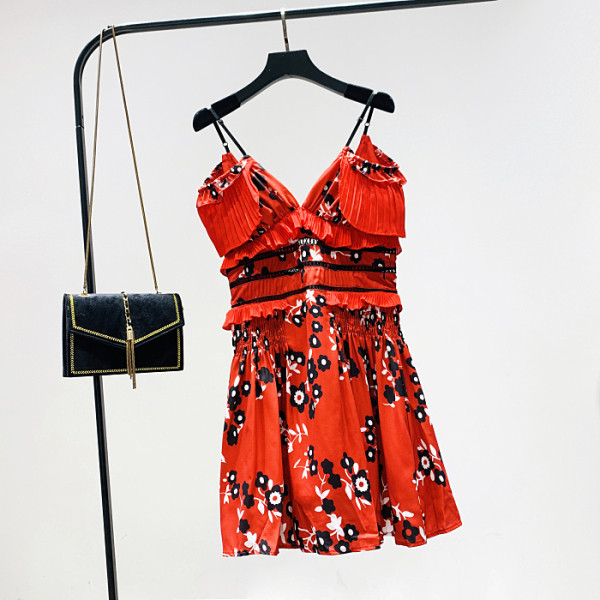 Novi model ženske haljine sa cvjetnim uzorkom i tankim naramenicama