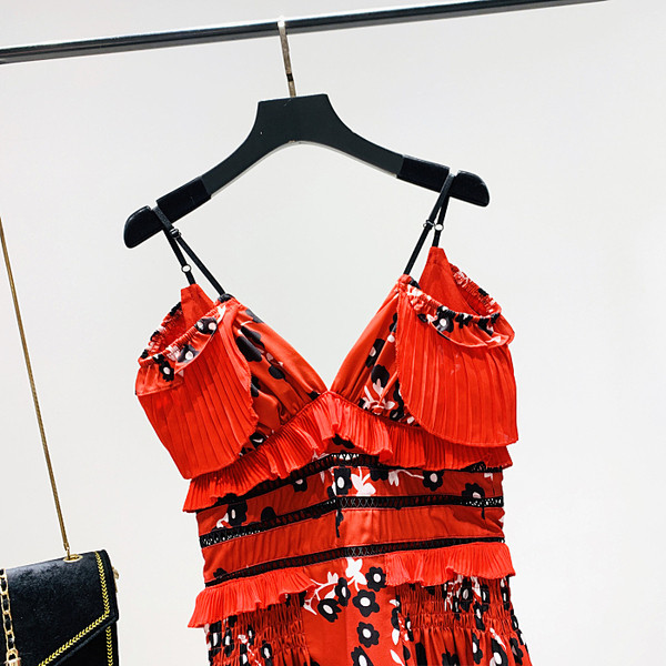 Novi model ženske haljine sa cvjetnim uzorkom i tankim naramenicama