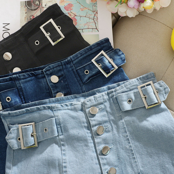 Farmer rövidnadrág gombokkal és állítható derékkal