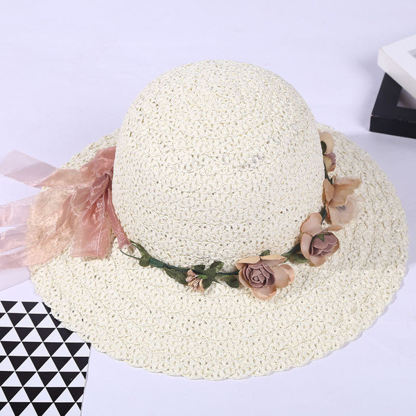 Laisva moteriška kepurė su 3D elementais ir kaklaraiščiais