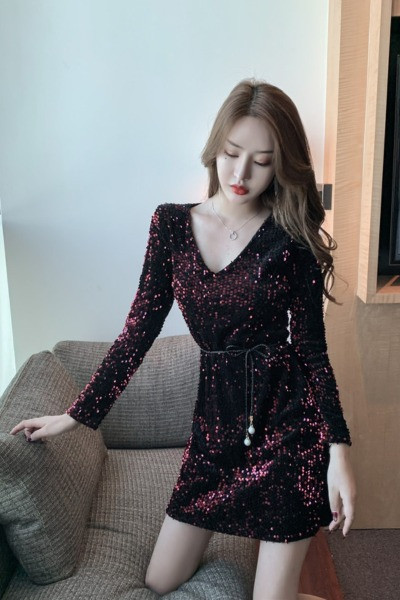 Rochie moderna de dama cu paiete si decolteu in V