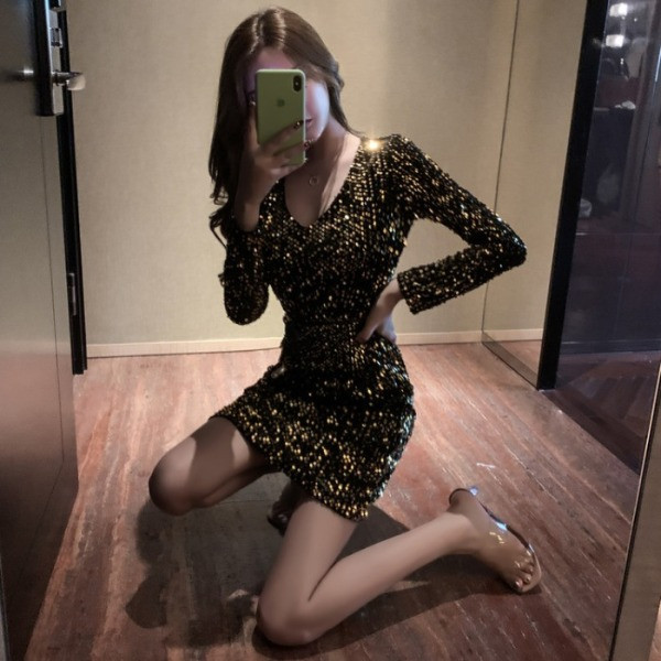 Rochie moderna de dama cu paiete si decolteu in V