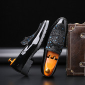 Moodsad meeste mokassiinid paela ja paeltega