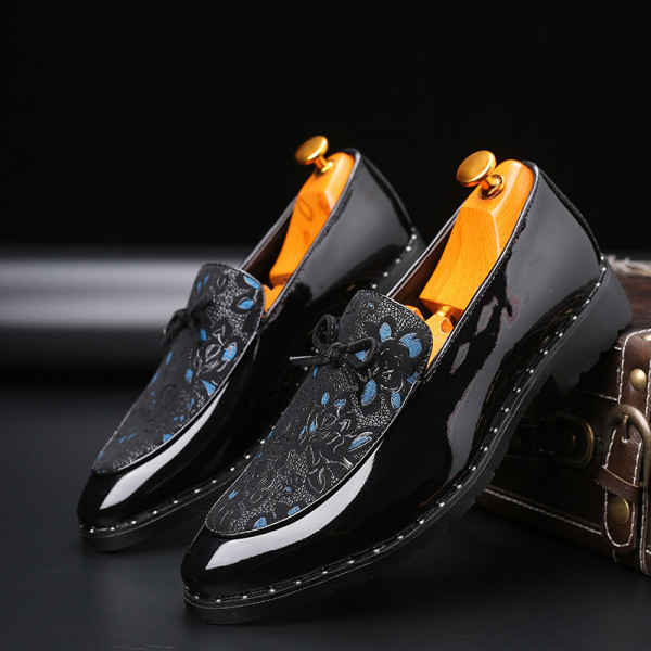 Moodsad meeste mokassiinid paela ja paeltega