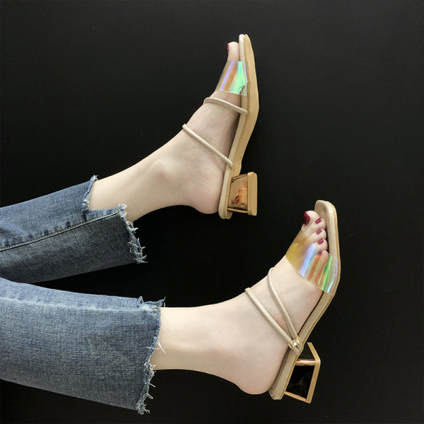 Sieviešu čības ar zemu kvadrātveida papēdi un krāsainu silikona siksnu