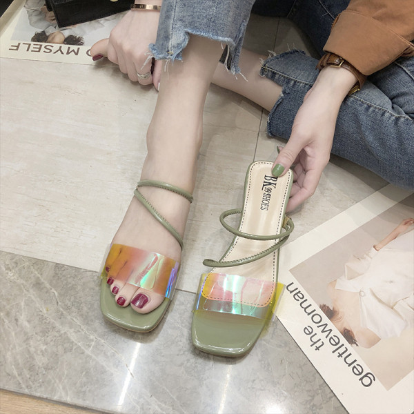 Sieviešu čības ar zemu kvadrātveida papēdi un krāsainu silikona siksnu